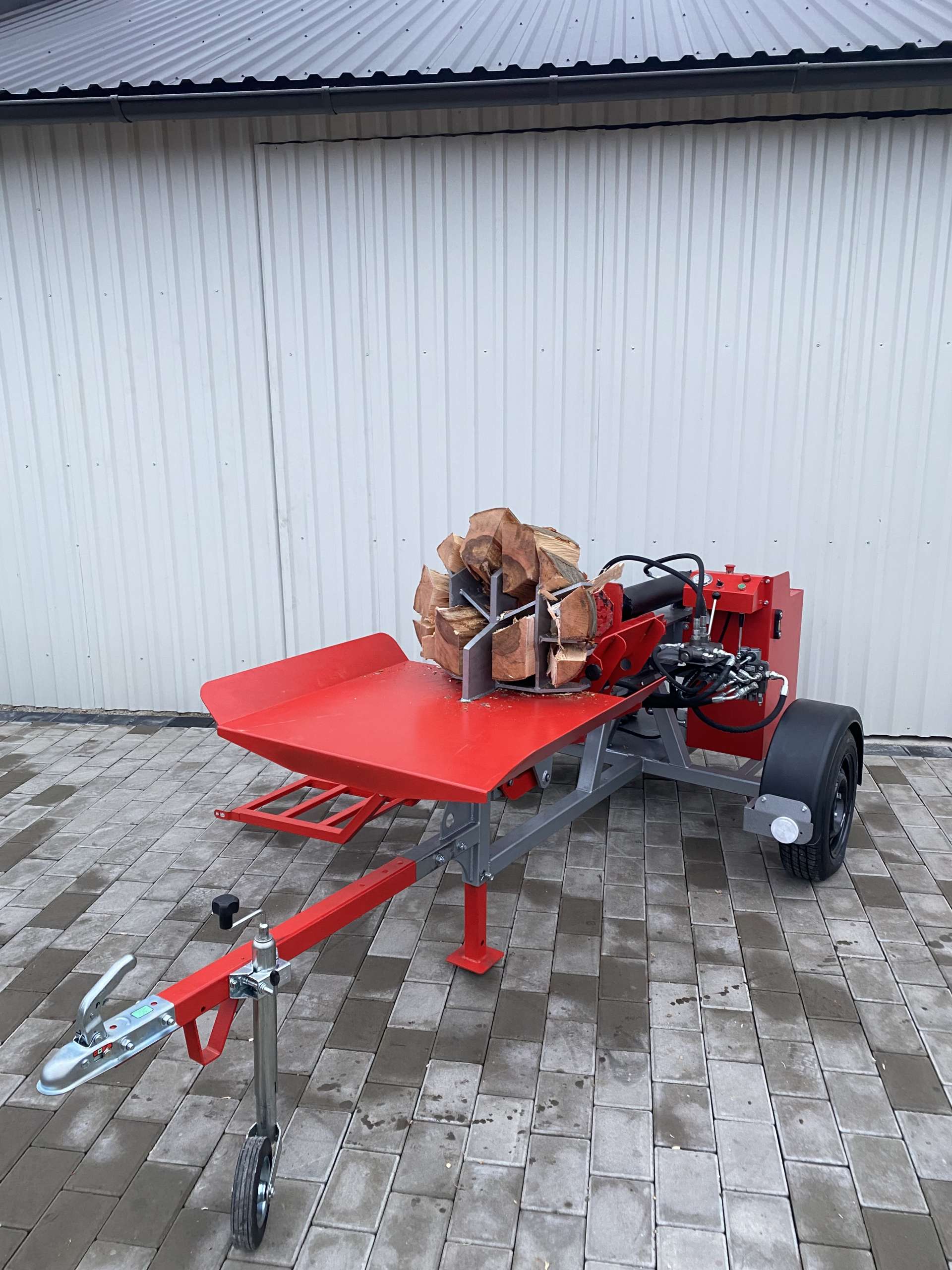 Despicator de lemne hidraulic SD600 B
